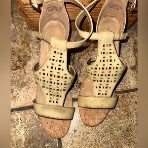 A2 By Aerosoles Beige Cut-Out Sandals 8 1/2
